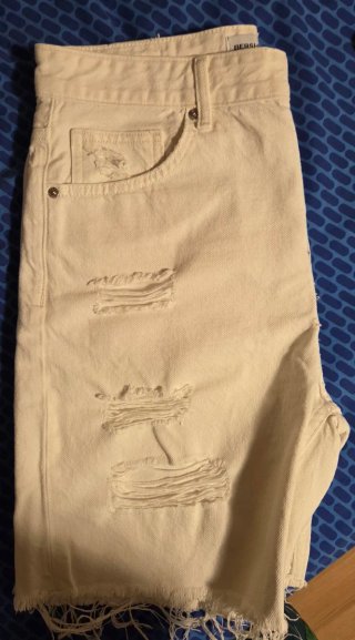 Vaquero corto Bershka blanco Roto Talla 40