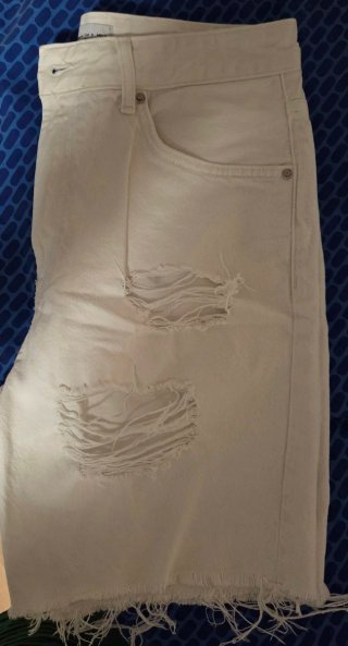 Vaquero corto Bershka blanco Roto Talla 40