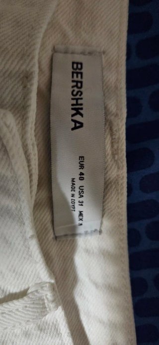 Vaquero corto Bershka blanco Roto Talla 40