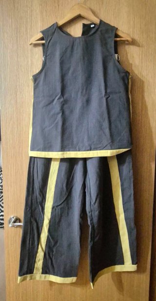 Conjunto veraniego gris y amarillo