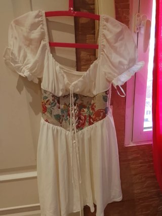 Vestido blanco con estampado floral
