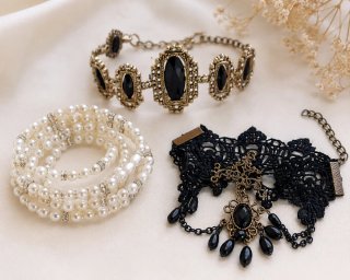 Conjunto 3 Pulseras Perlas y Encaje Negro