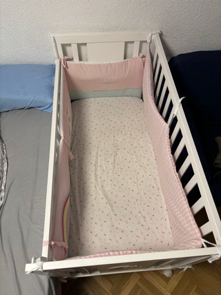 Cuna bebé con colchón y protección