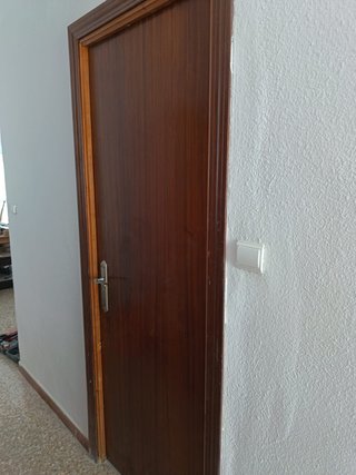 Puertas de madera (3 derechas, 1 izquierda)
