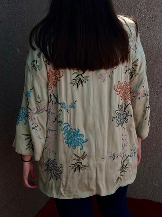 Precioso kimono bordado Zara