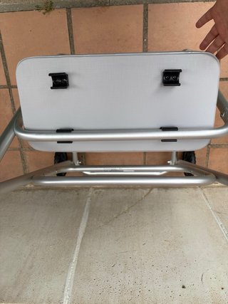 Andador con asiento y ruedas plegable