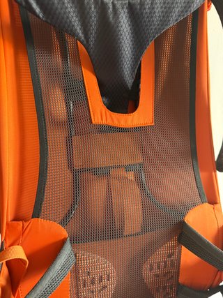 Mochila Quechua 40L Negra y Naranja