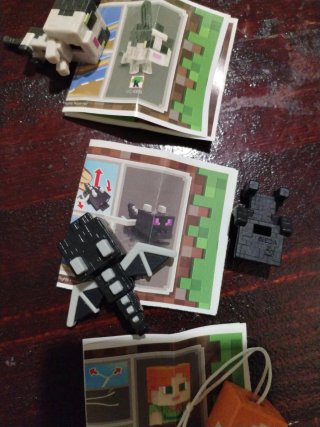 Minecraft Kinder Joy Figure