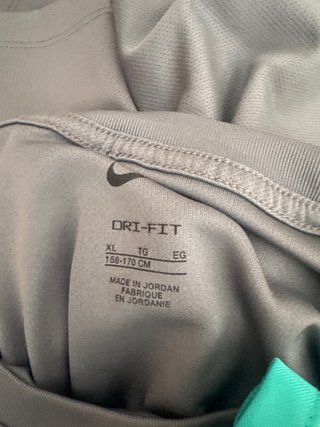2 Camisetas Nike Grises y Turquesa