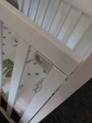 Cuna blanca infantil más colchón.