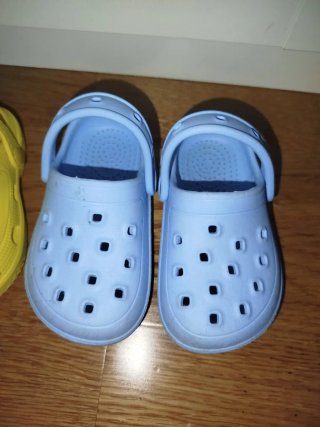 Zuecos infantiles talla 23 unisex