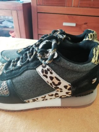 Zapatillas Gioseppo Mujer Negras y Grises