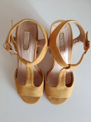 Zapatos de tacón BUONARROTI amarillos