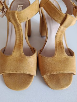Zapatos de tacón BUONARROTI amarillos