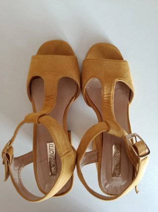 Zapatos de tacón BUONARROTI amarillos