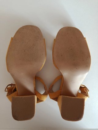 Zapatos de tacón BUONARROTI amarillos