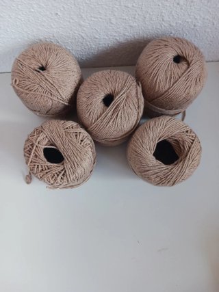 3 ovillos algodón crema sin etiqueta