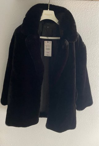 Abrigo pelo Zara negro