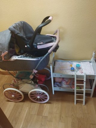 Cochecito de muñecas y cuna gemelar