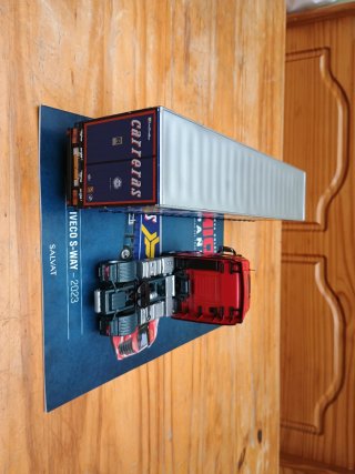Camión Iveco S-Way 1:43 Salvat