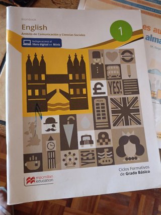 English Student's Book comunicación y ciencias soc