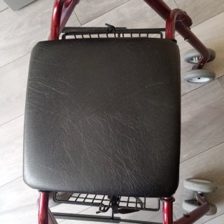 Andador 8 ruedas con asiento y cesta