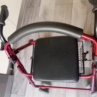 Andador 8 ruedas con asiento y cesta