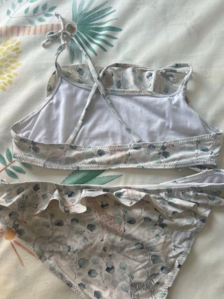 Bikini niña estampado animales y hojas