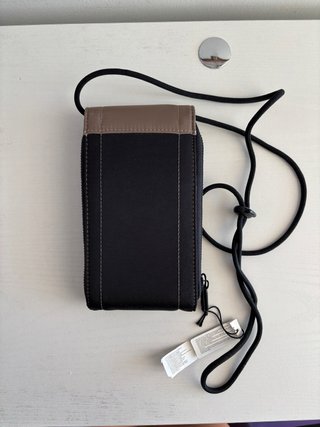 Bolso móvil billetera Parfois nylon beige/negro