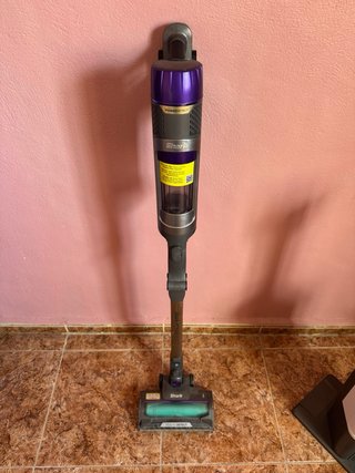 Aspiradora Shark Vertical con Base
