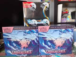 Caja Entrenador Élite Pokémon Caos Creciente