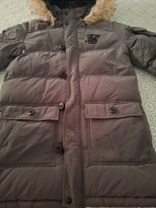 Abrigo Parka Gris con Capucha y Pelo