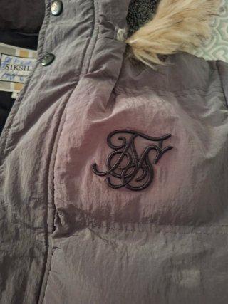Abrigo Parka Gris con Capucha y Pelo
