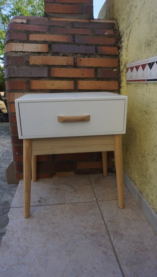 Mesita de noche blanca y madera 43x30x51cm