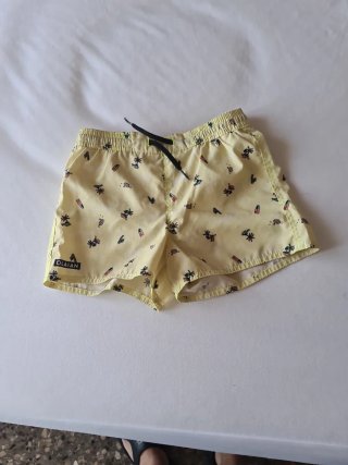 Lote  Verano Talla 6: 2 Bañadores y Camiseta surf