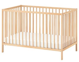 Cuna de madera para bebé