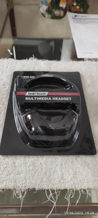 Auriculares multimedia con micrófono  gold touch