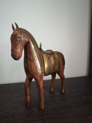 Splendido paio di cavalli Marwari del Rajasthan in legno e metallo