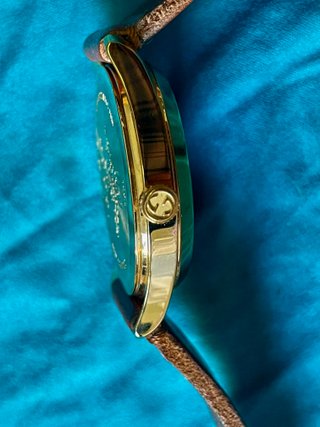 Reloj Gucci G-Timeless Unisex Marrón/Dorado
