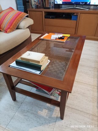 Mesa de centro de madera y cristal