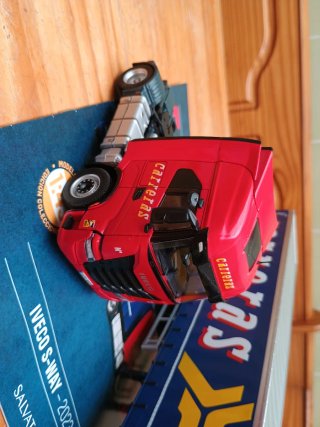Camión Iveco S-Way 1:43 Salvat