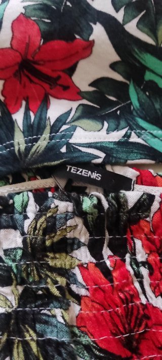 Conjunto estampado flores verde y rojo