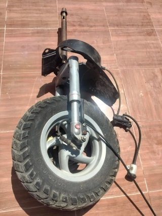 2 Ruedas delanteras y tracera  Piaggio Typhoon con