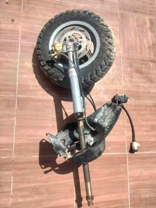 2 Ruedas delanteras y tracera  Piaggio Typhoon con