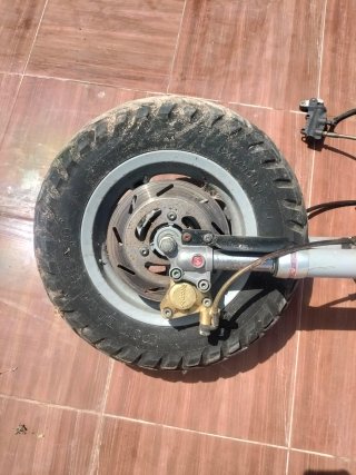 2 Ruedas delanteras y tracera  Piaggio Typhoon con