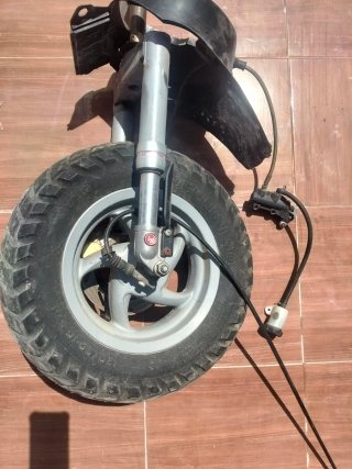 2 Ruedas delanteras y tracera  Piaggio Typhoon con