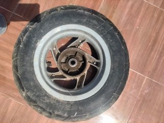 2 Ruedas delanteras y tracera  Piaggio Typhoon con