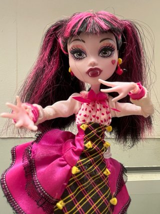 Draculaura Monster High School Out