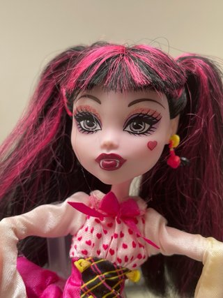 Draculaura Monster High School Out