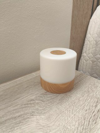 Lámpara de noche moderna madera y blanco
